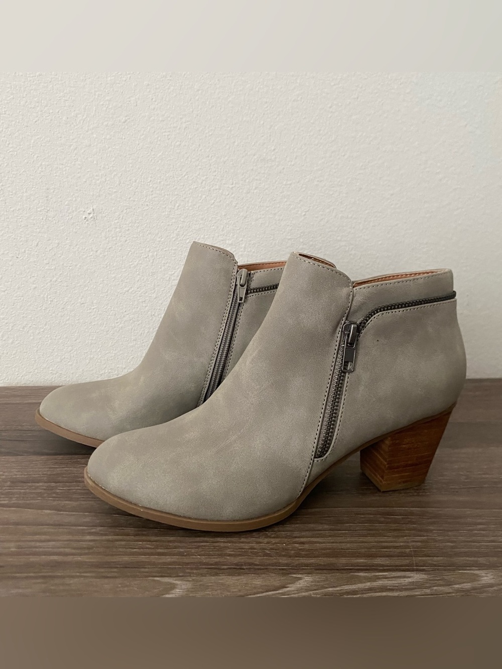 Report Womens Corra‎ Ankle Bootie Gray Faux Leather Casual Block Heels Size 9